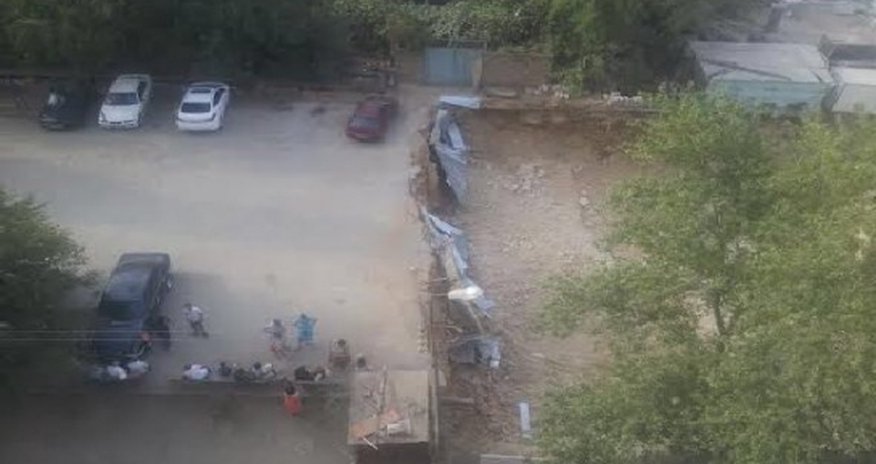 Bakıda daha bir ağac “qətliam”ı - FOTO Bakıda daha bir ağac “qətliam”ı - FOTO