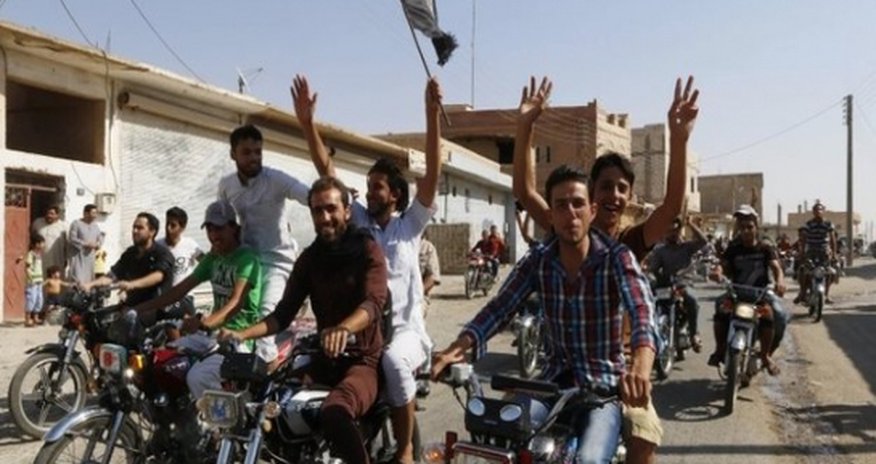 Syria conflict: Islamic State seizes Tabqa airbase Syria conflict: Islamic State seizes Tabqa airbase