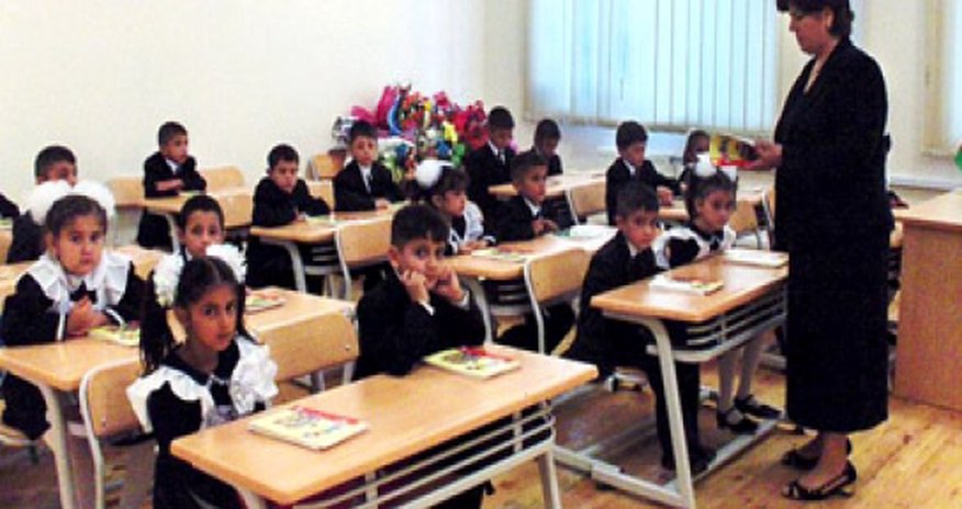 Saxta məktəbli geyimləri ilə bağlı valideynlərə müraciət Saxta məktəbli geyimləri ilə bağlı valideynlərə müraciət