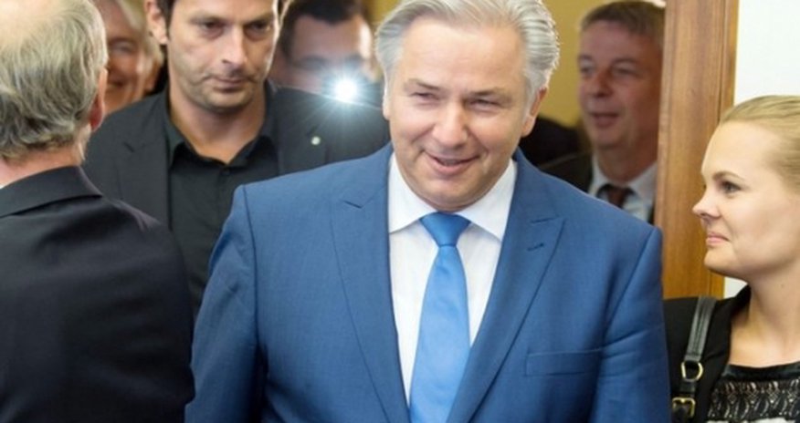 Berlin's embattled mayor Klaus Wowereit to quit Berlin's embattled mayor Klaus Wowereit to quit