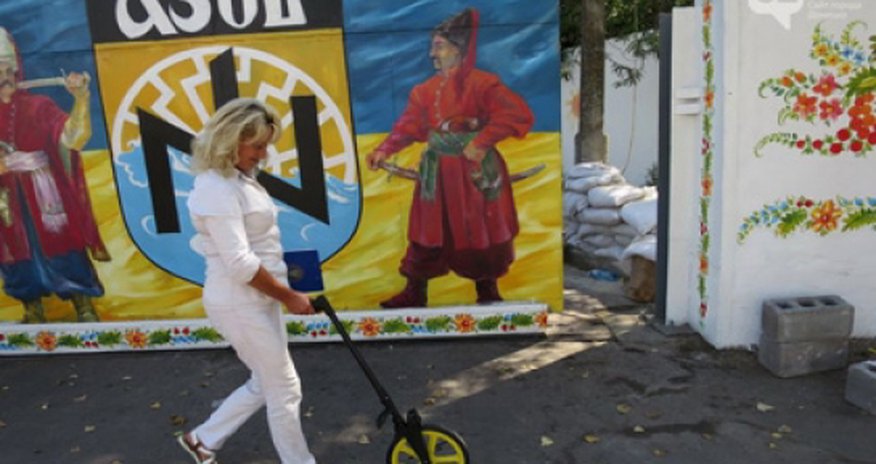 Дачу Януковича превратили в базу батальона «Азов» Дачу Януковича превратили в базу батальона «Азов»