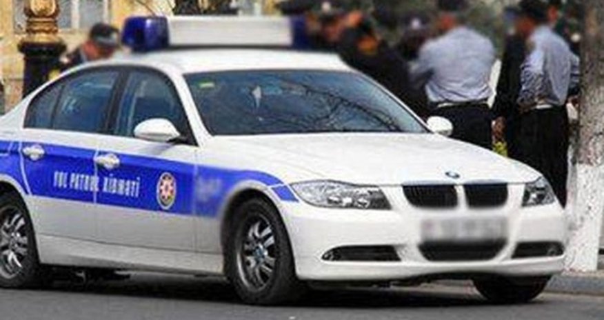 Bakının mərkəzində qadın yol polisinə hücum çəkdi - VİDEO Bakının mərkəzində qadın yol polisinə hücum çəkdi - VİDEO