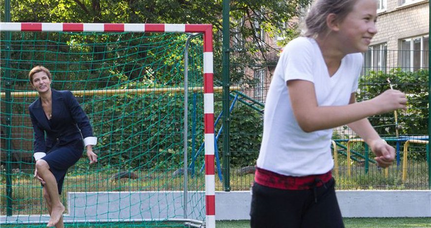 Birinci xanım futbol oynadı - VİDEO Birinci xanım futbol oynadı - VİDEO