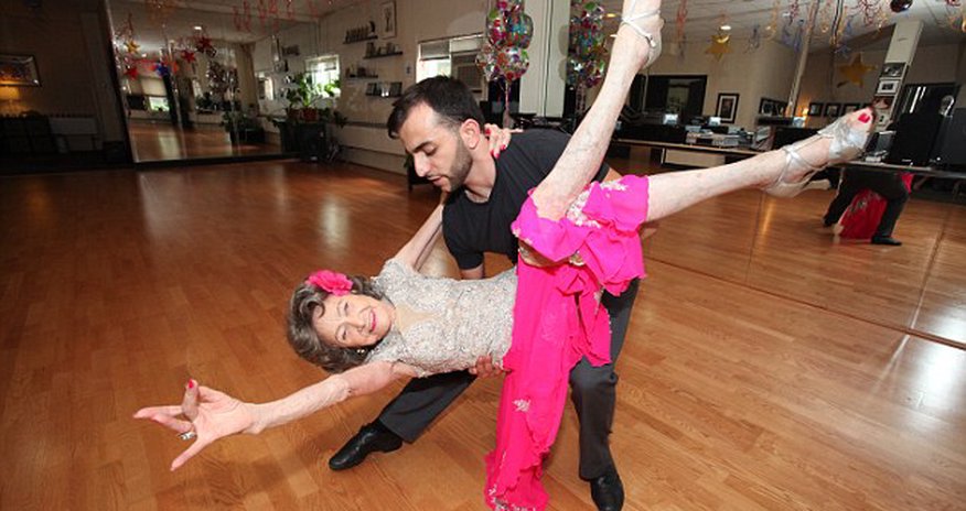 The world's oldest yoga teacher - PHOTO+VIDEO The world's oldest yoga teacher - PHOTO+VIDEO