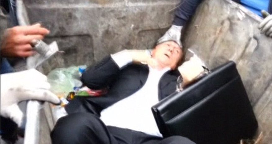 Former minister in Viktor Yanukovich's parliament is thrown in a rubbish bin - PHOTO+VIDEO Former minister in Viktor Yanukovich's parliament is thrown in a rubbish bin - PHOTO+VIDEO