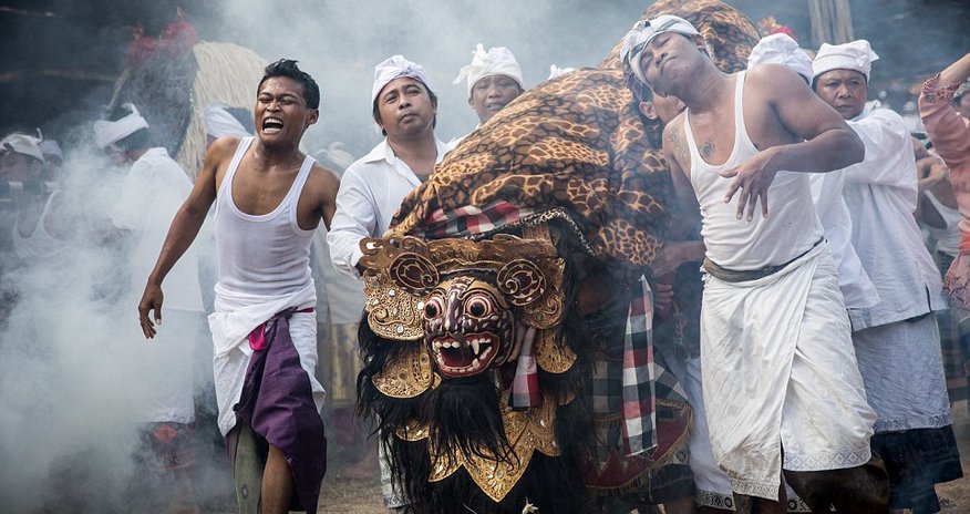 Balinese villagers stab ceremonial daggers into their chests - PHOTO+VIDEO Balinese villagers stab ceremonial daggers into their chests - PHOTO+VIDEO
