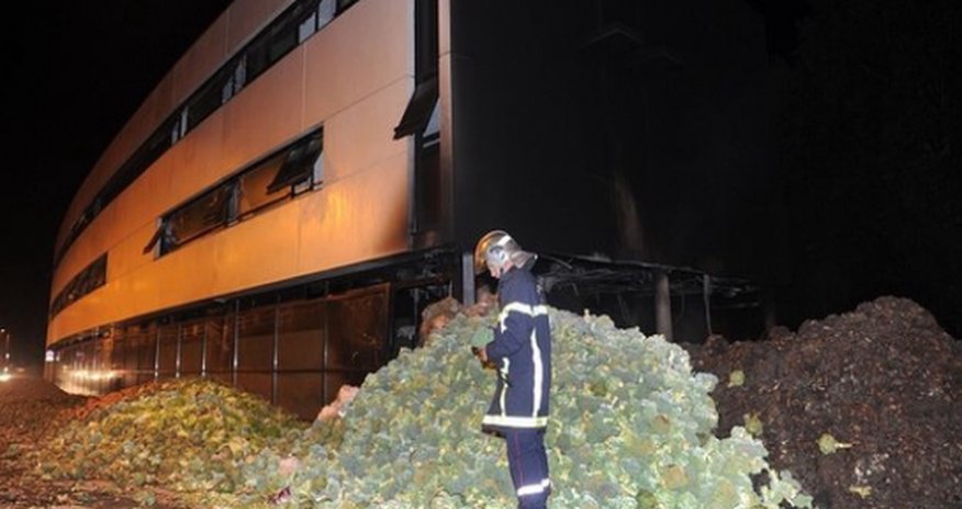 French farmers torch tax office in Brittany protest French farmers torch tax office in Brittany protest