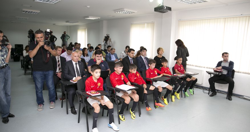 AFFA və Bakcell Bakıda Mançester Yunayted Futbol Məktəbini təqdim etdi - FOTOLAR AFFA və Bakcell Bakıda Mançester Yunayted Futbol Məktəbini təqdim etdi - FOTOLAR