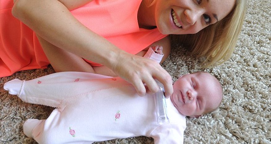 Baby daughter is born with two fully-formed teeth - PHOTO+VIDEO Baby daughter is born with two fully-formed teeth - PHOTO+VIDEO