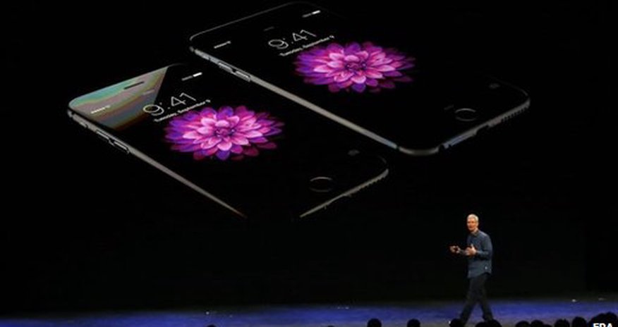 Bent iPhone claims put Apple under pressure to respond - PHOTO Bent iPhone claims put Apple under pressure to respond - PHOTO