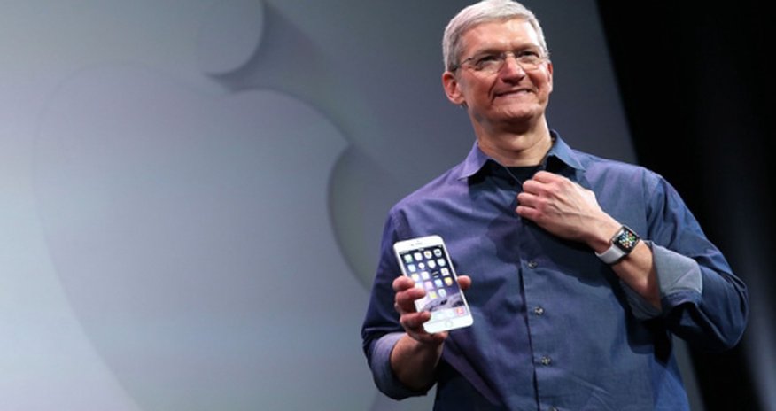 Apple CEO Cook Goes From Record Sales to IPhone Stumbles Apple CEO Cook Goes From Record Sales to IPhone Stumbles
