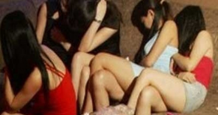 Bu bacıların iki yolu var: ya bədənlərini satmaq, ya da... Bu bacıların iki yolu var: ya bədənlərini satmaq, ya da...