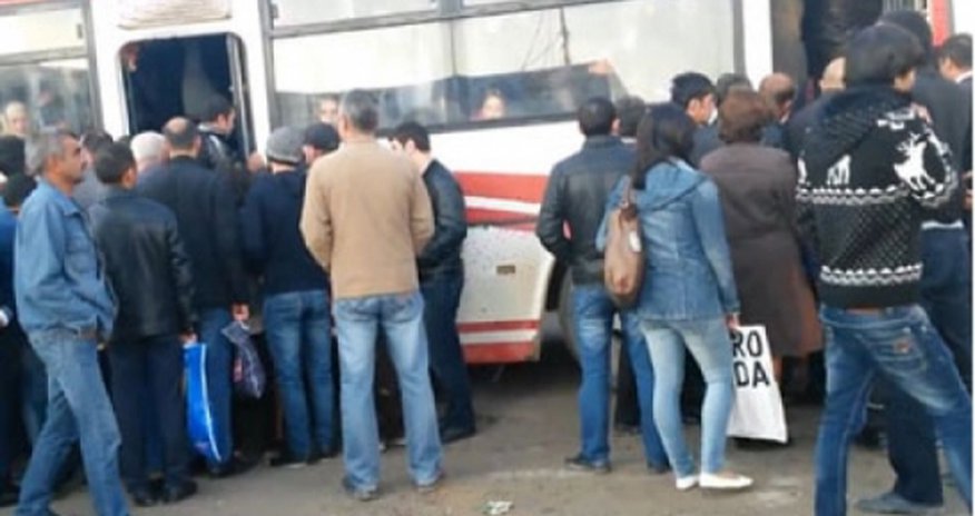 Avtobus sürücüsünə qəfil zəng gəldi və ... - Bakıda qəribə olay Avtobus sürücüsünə qəfil zəng gəldi və ... - Bakıda qəribə olay