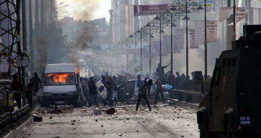 Türkiyə yenə qarışdı: 15 ölü, çoxsaylı yaralı - FOTOLAR Türkiyə yenə qarışdı: 15 ölü, çoxsaylı yaralı - FOTOLAR