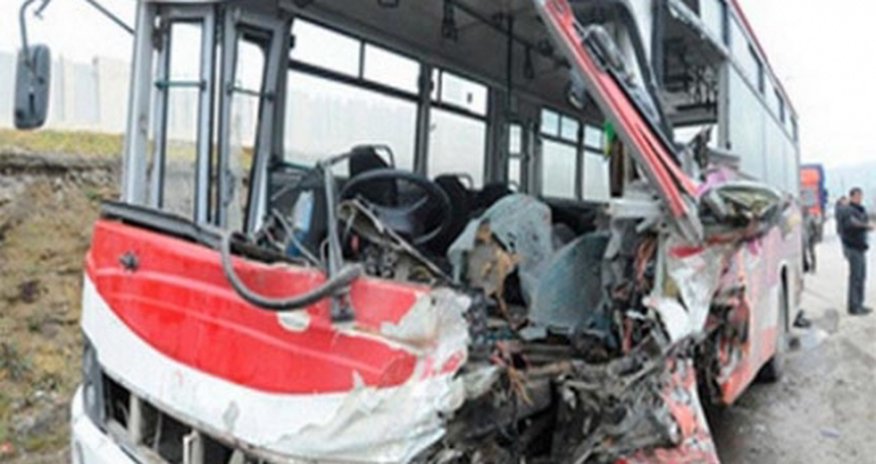 Azərbaycanda şok qəza: 2 ölü, 40 yaralı Azərbaycanda şok qəza: 2 ölü, 40 yaralı