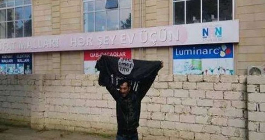 На митинге оппозиции в Баку подняли флаги ИГИЛ- ФОТО На митинге оппозиции в Баку подняли флаги ИГИЛ- ФОТО
