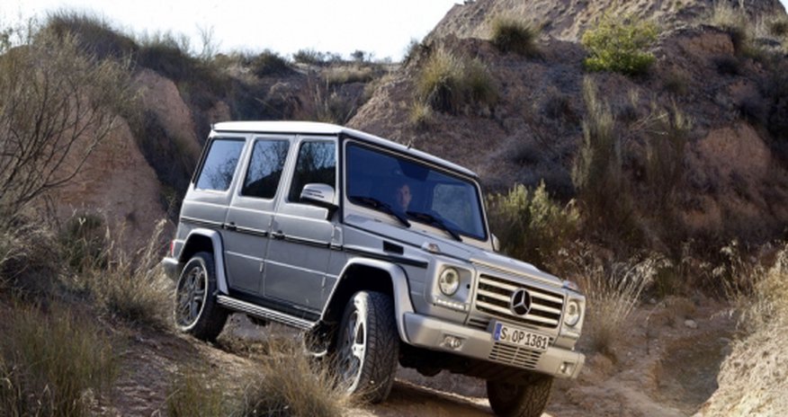 Mercedes G-Class Woos Kardashians by Staying Stuck in Mud Mercedes G-Class Woos Kardashians by Staying Stuck in Mud