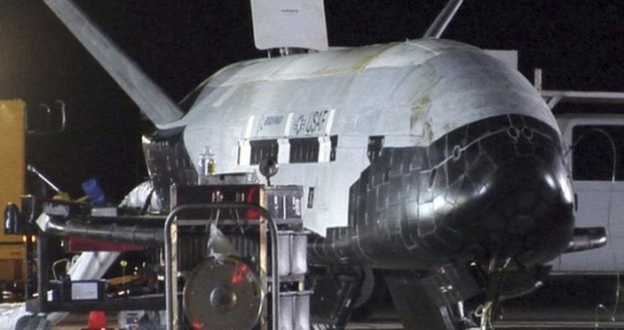 Mysterious US spaceplane returns to Earth Mysterious US spaceplane returns to Earth
