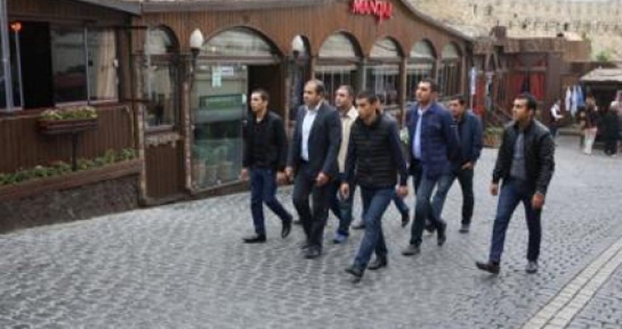 Məhkum uşaqlar şəhərdə Məhkum uşaqlar şəhərdə
