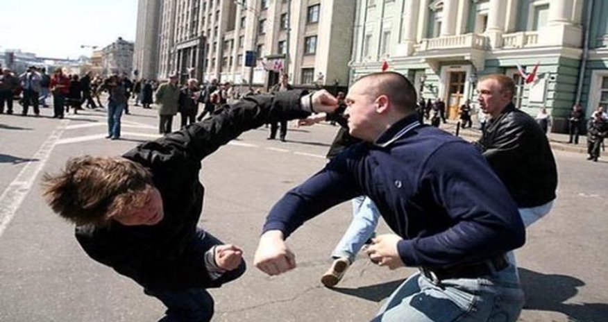 В Баку произошла массовая драка между молодыми людьми В Баку произошла массовая драка между молодыми людьми