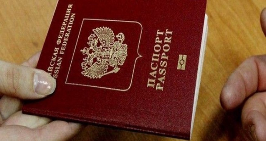Украина запретила въезд жителей Крыма с российскими паспортами Украина запретила въезд жителей Крыма с российскими паспортами
