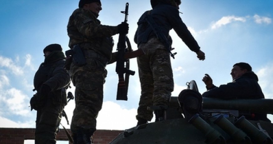 ОБСЕ обнаружила под Донецком неопознанную военную колонну ОБСЕ обнаружила под Донецком неопознанную военную колонну