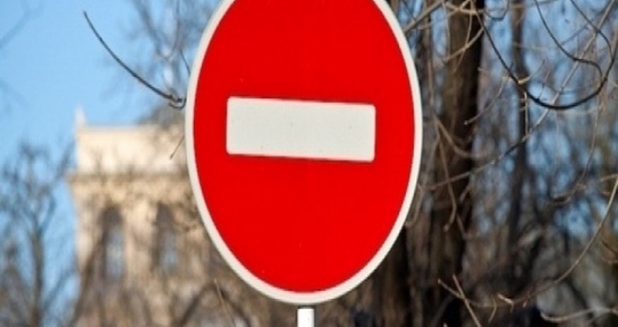 В центре Баку ограничат движение транспорта В центре Баку ограничат движение транспорта