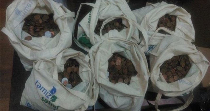 Bakıda zibillikdən 52 kq qəpik tapıldı - FOTO Bakıda zibillikdən 52 kq qəpik tapıldı - FOTO