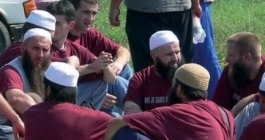 Vəhhabilərlə bağlı sensasiya: Bakıda hərbi təlim keçirlər Vəhhabilərlə bağlı sensasiya: Bakıda hərbi təlim keçirlər
