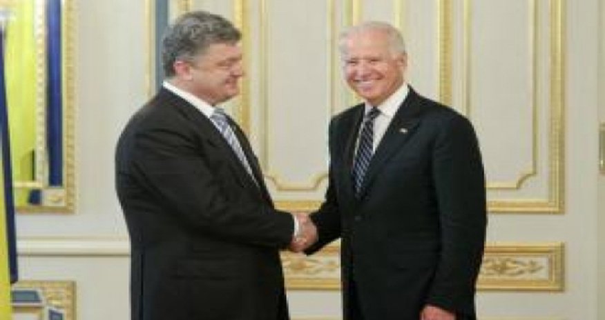 Байден: «Если Украина продолжит двигаться тем же курсом, то международные партнеры будут помогать ей» Байден: «Если Украина продолжит двигаться тем же курсом, то международные партнеры будут помогать ей»