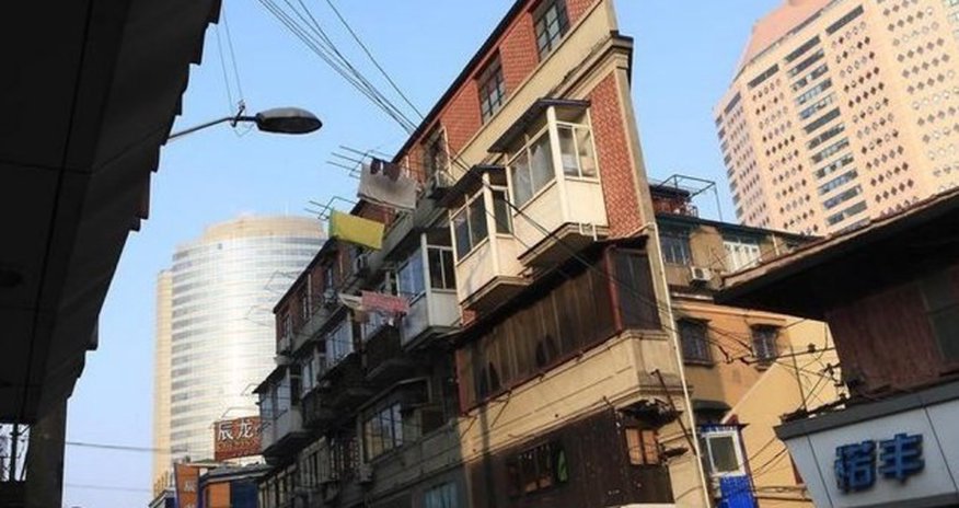 Is this the world's thinnest building? - PHOTO Is this the world's thinnest building? - PHOTO