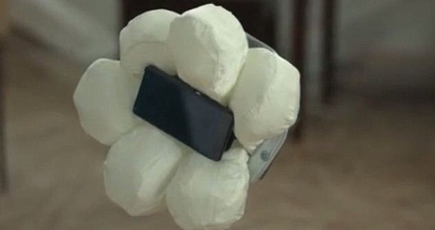 Honda releases smartphone airbag video - VIDEO Honda releases smartphone airbag video - VIDEO