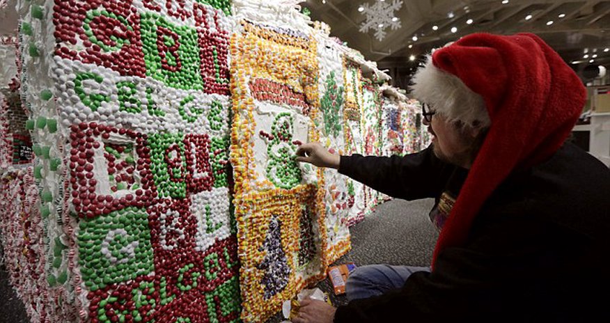 Gingerbread Lane is the world's largest edible village - PHOTO Gingerbread Lane is the world's largest edible village - PHOTO