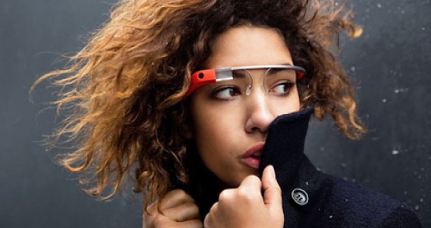 Google Glass takes photos by winking Google Glass takes photos by winking