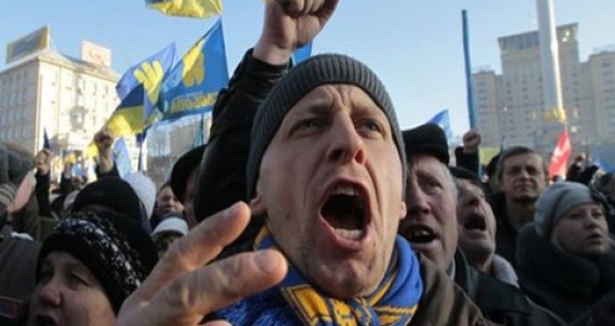Thousands join fresh Ukraine protest Thousands join fresh Ukraine protest