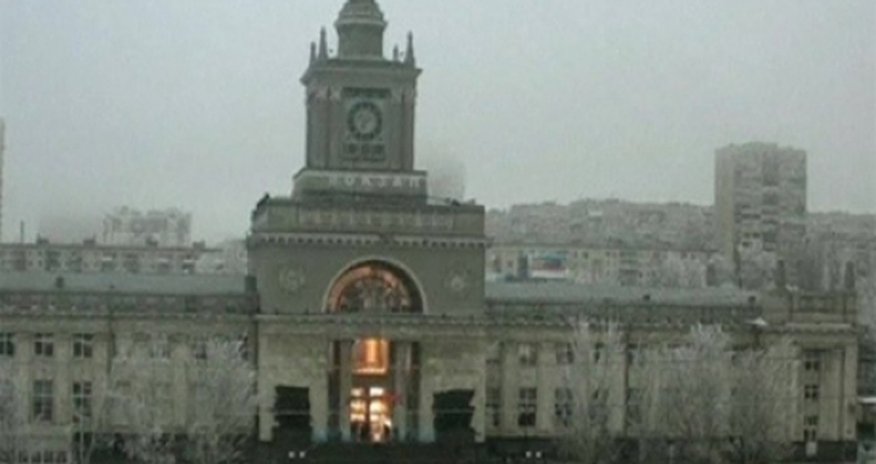 "Suicide bomber" hits Russia station "Suicide bomber" hits Russia station