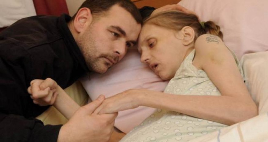 Image of woman, 35, dying after decade of alcoholism Image of woman, 35, dying after decade of alcoholism