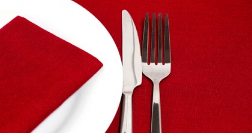 Should restaurants, whether fine or low-end, ban children? Should restaurants, whether fine or low-end, ban children?
