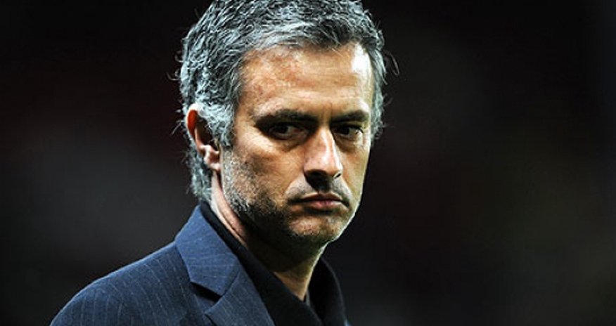 Chelsea manager Jose Mourinho 'to undergo elbow surgery' Chelsea manager Jose Mourinho 'to undergo elbow surgery'