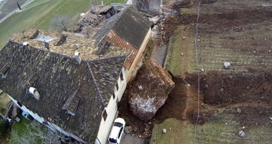 Giant boulders plough through Italian farm - PHOTO Giant boulders plough through Italian farm - PHOTO