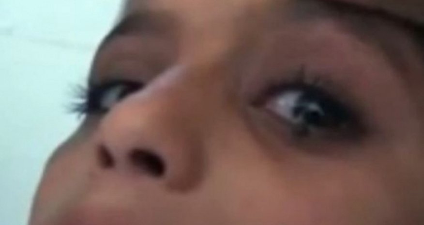 Girl leaves doctors speechless by crying STONES instead of tears - VIDEO Girl leaves doctors speechless by crying STONES instead of tears - VIDEO