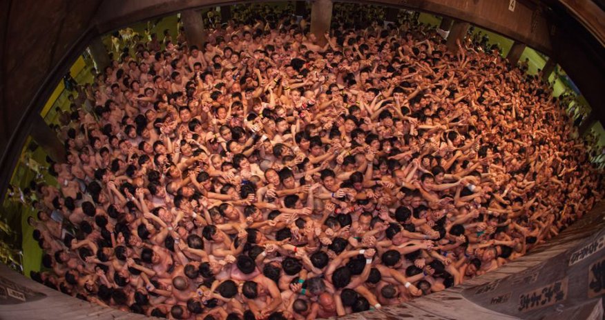 Thousands of Japanese men strip down and battle for... - PHOTO Thousands of Japanese men strip down and battle for... - PHOTO