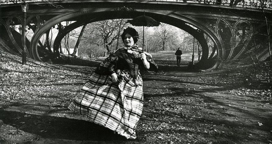 Vintage fashion meets New York's famed landmarks - PHOTO Vintage fashion meets New York's famed landmarks - PHOTO