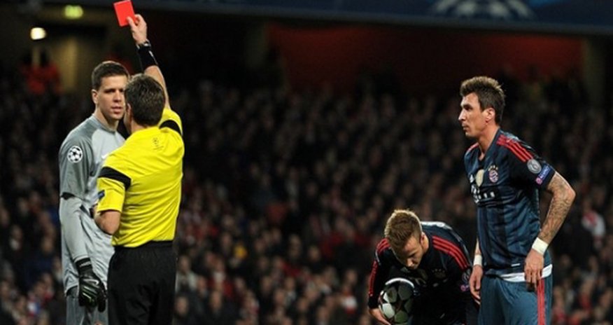 Wenger: Szczesny red card 'killed game' Wenger: Szczesny red card 'killed game'