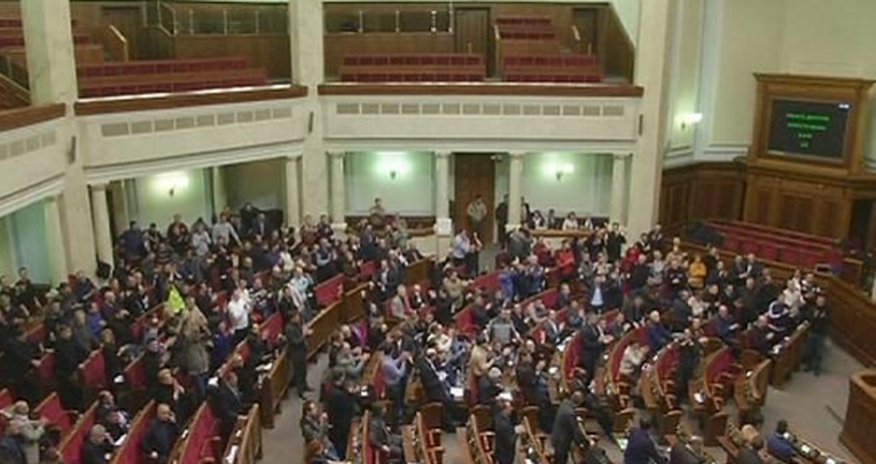 Ukraine’s parliament votes to end security crackdown on protesters Ukraine’s parliament votes to end security crackdown on protesters