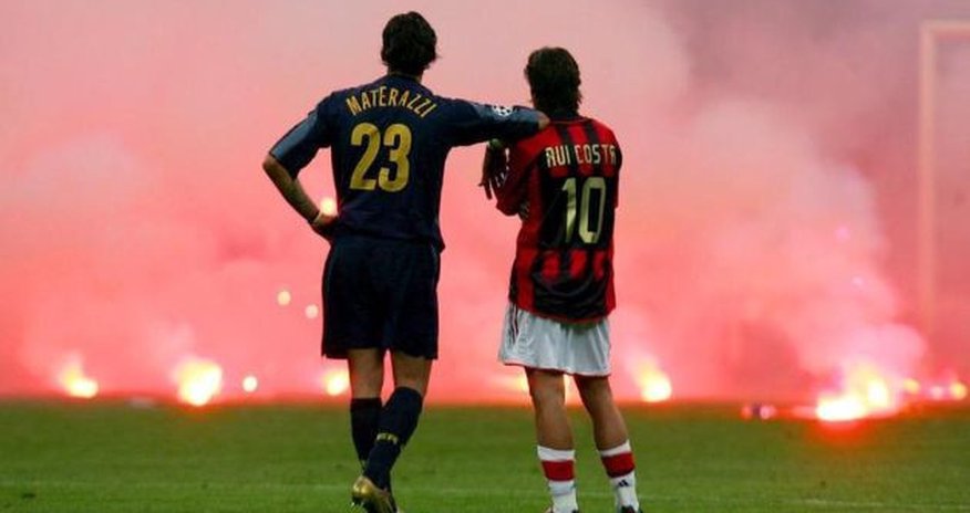 Most Powerful Photographs in the History of Football - PHOTO Most Powerful Photographs in the History of Football - PHOTO