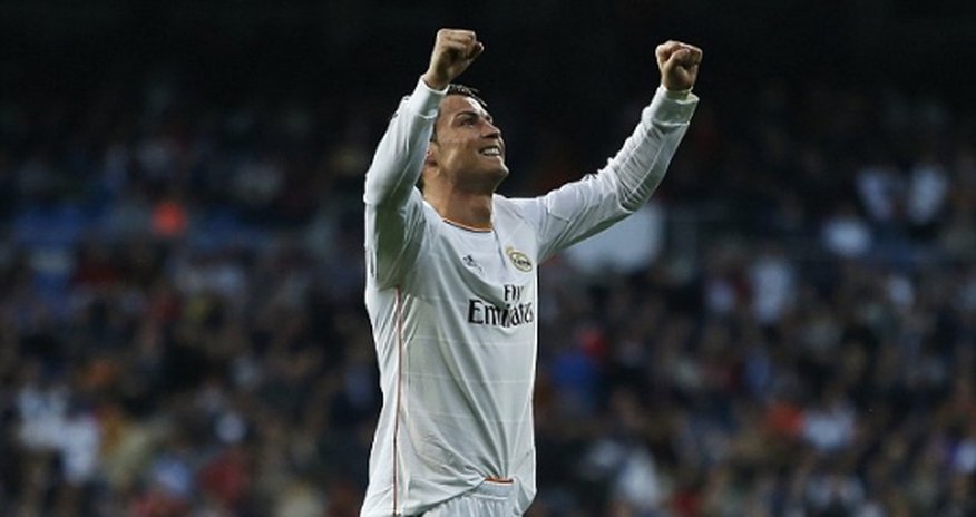 Ronaldo beats Messi AGAIN - VIDEO Ronaldo beats Messi AGAIN - VIDEO