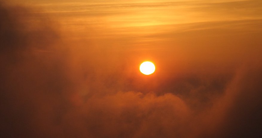 London's immense fog can only truly be appreciated from sky-high - PHOTO London's immense fog can only truly be appreciated from sky-high - PHOTO