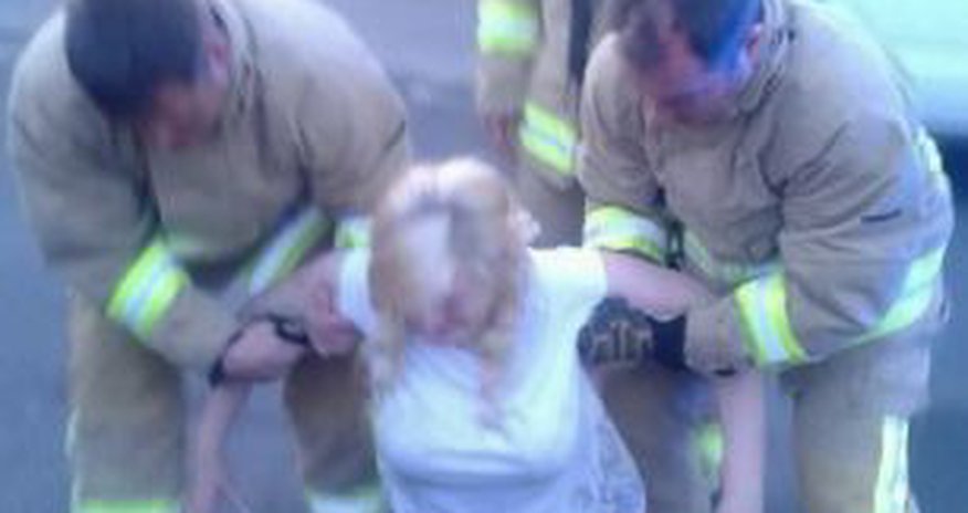 Girl gets stuck in a DRAIN after removing metal cover - PHOTO Girl gets stuck in a DRAIN after removing metal cover - PHOTO