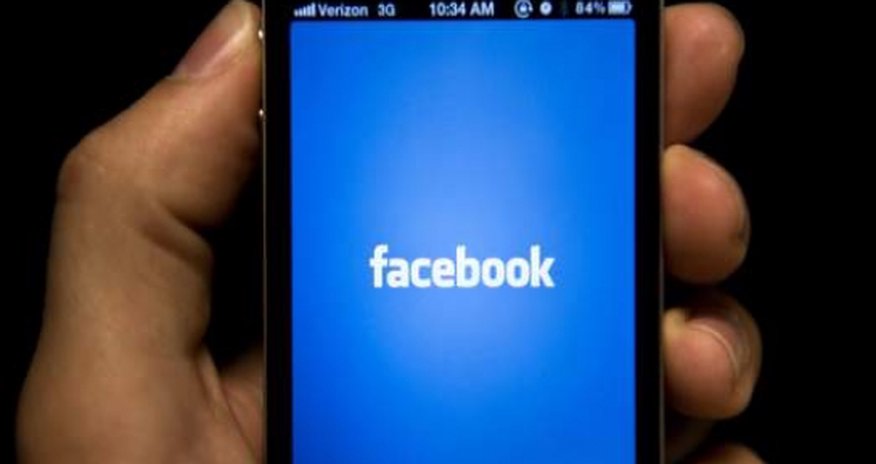 Facebook Pulls Chat Feature From Phone App Facebook Pulls Chat Feature From Phone App